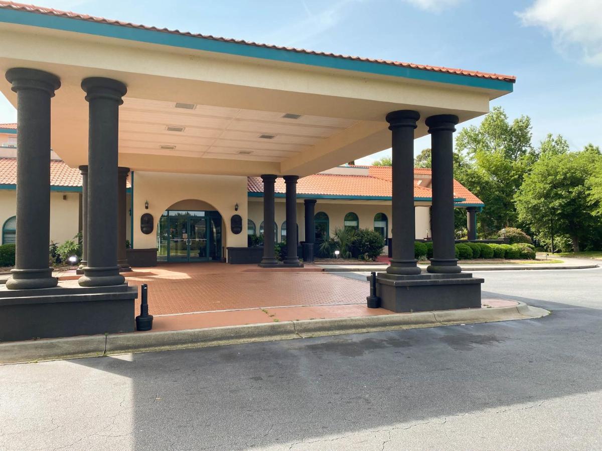 Motel 6 Savannah Ga Gateway & I95 Eksteriør billede