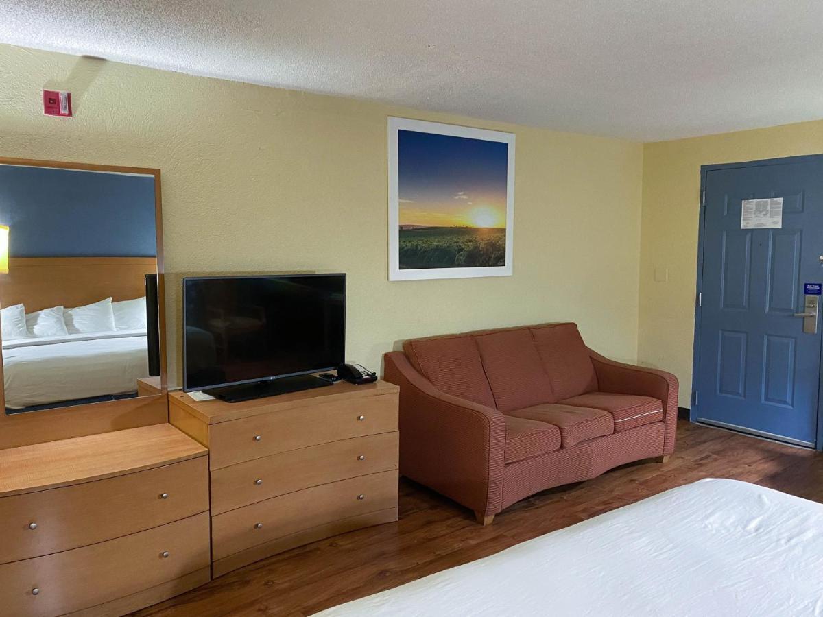 Motel 6 Savannah Ga Gateway & I95 Eksteriør billede